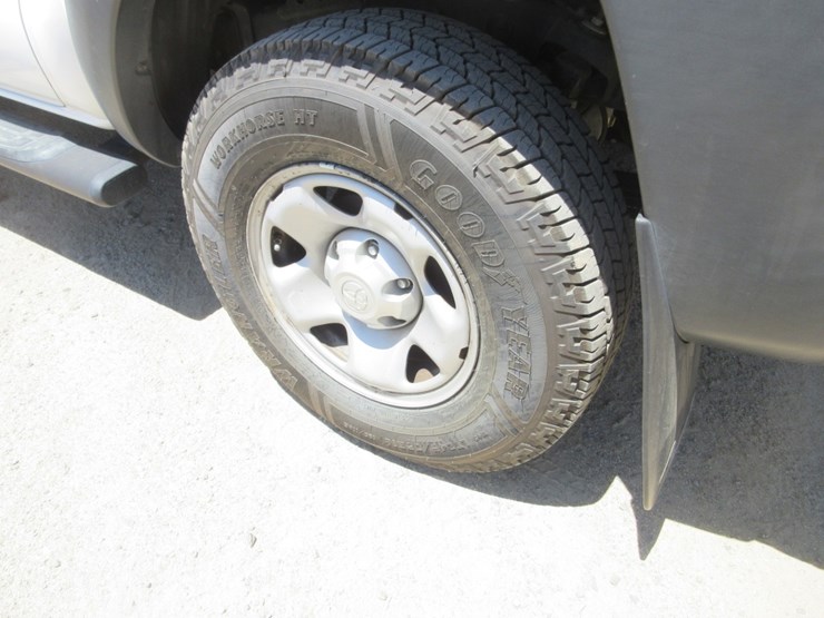 2013-toyota-tacoma-image-17