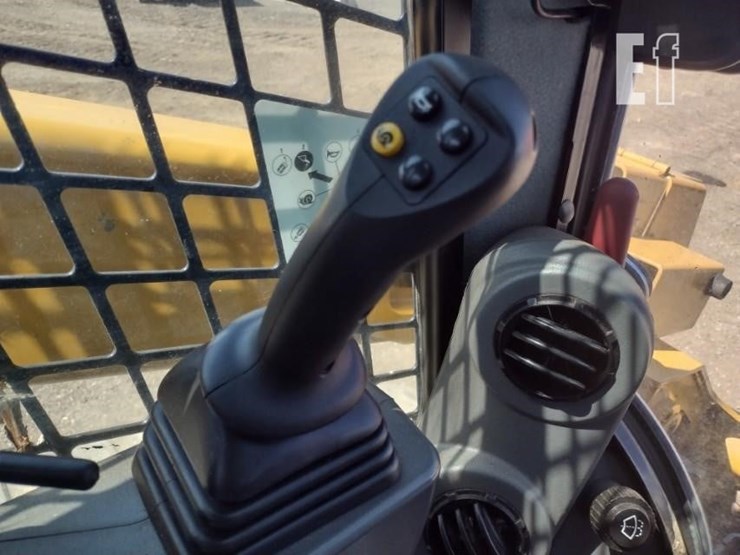 2020-caterpillar-299d3-xe-image-11