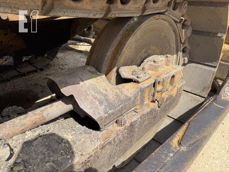 caterpillar-d6d-image-12