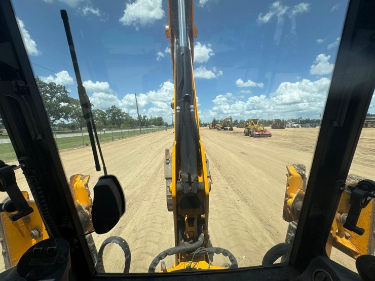 2017-jcb-3cx-image-33
