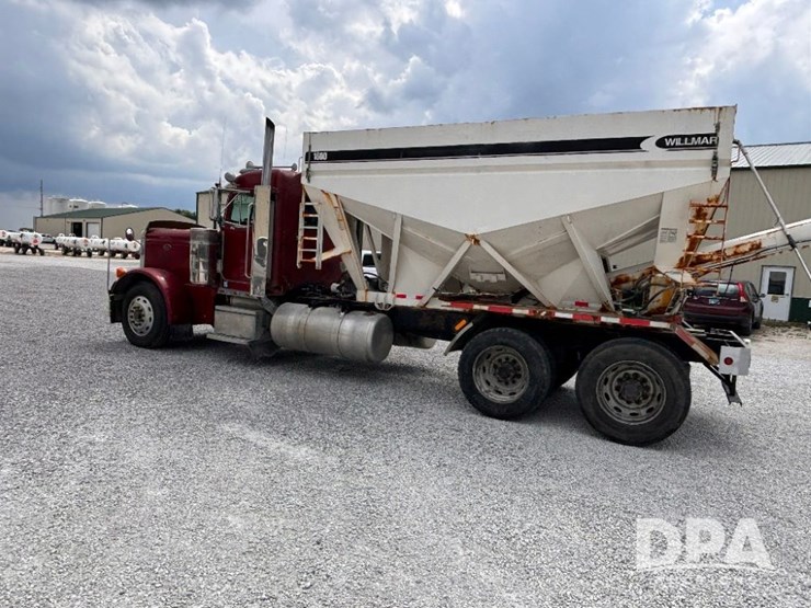 2000-peterbilt-379-image-14
