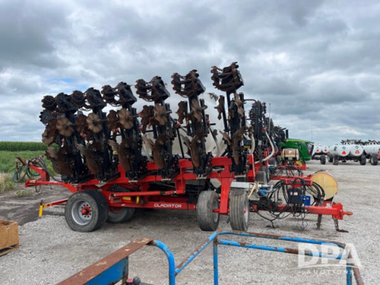 2017-kuhn-gladiator-1205-strip-till-bar-(jn2500)-image-3