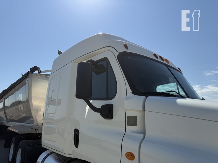 2014-freightliner-cascadia-125-image-5