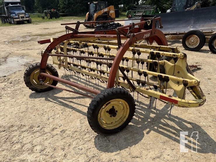 new-holland-256-image-5