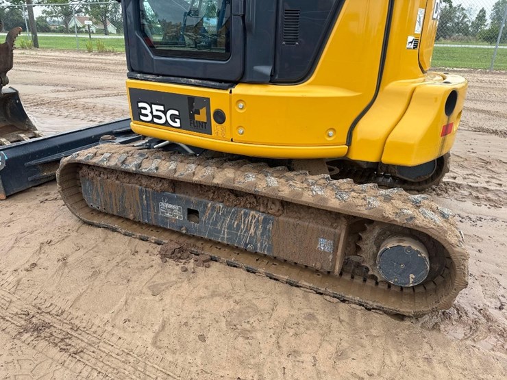 2020-deere-35g-image-10