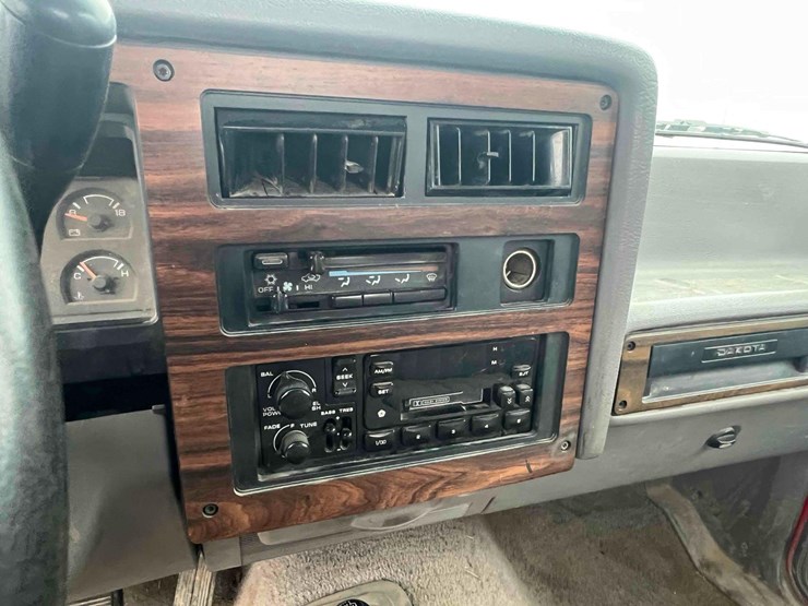 1996-dodge-dakota-image-9