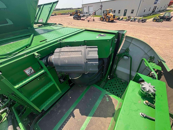 2013-john-deere-s680-image-37