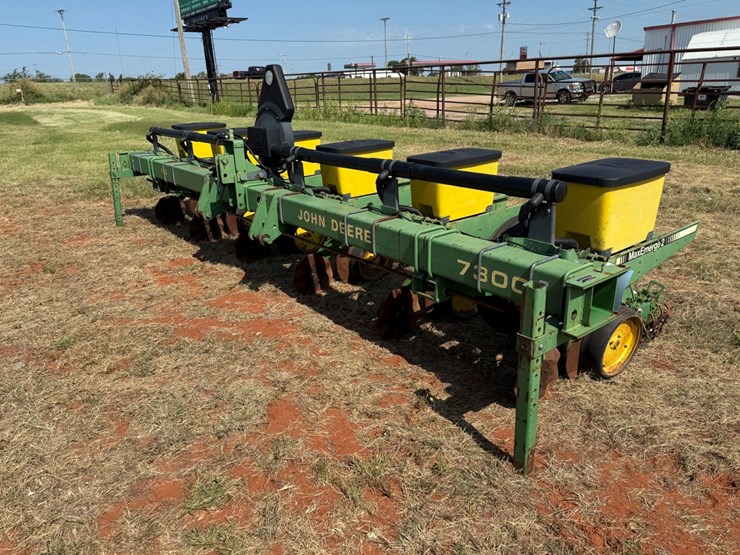 john-deere-7300-image-2