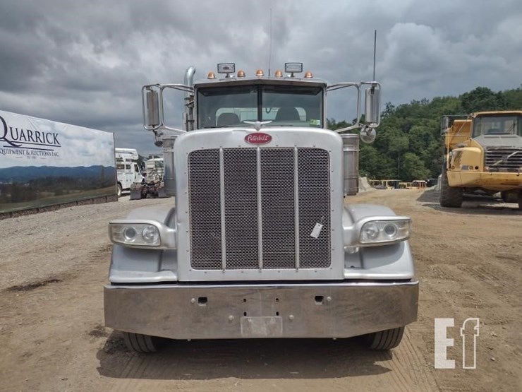 2011-peterbilt-388-image-2