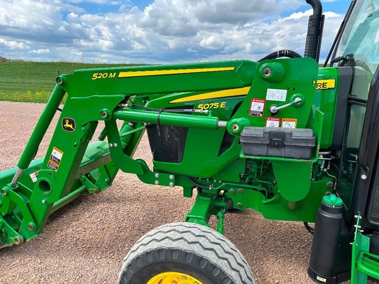 2020-john-deere-5075e-image-30
