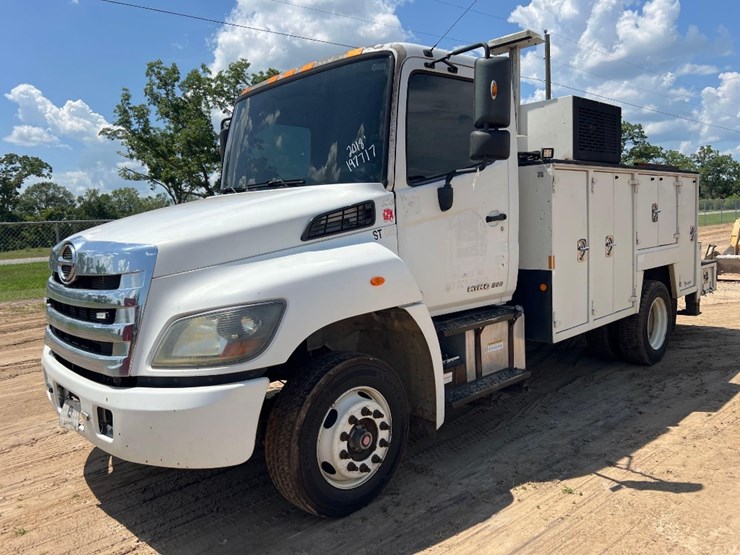 2018-hino-258-image-8