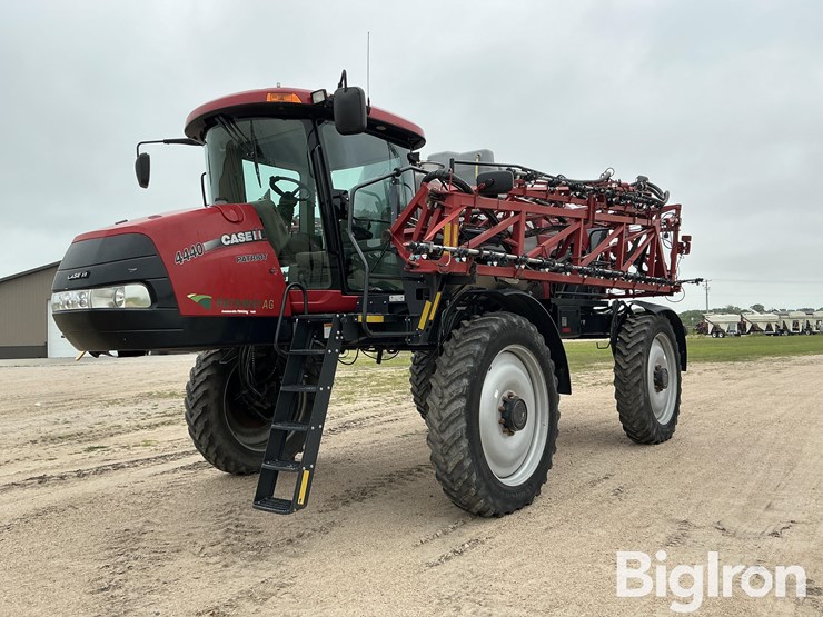 2016-case-ih-patriot-4440-image-1