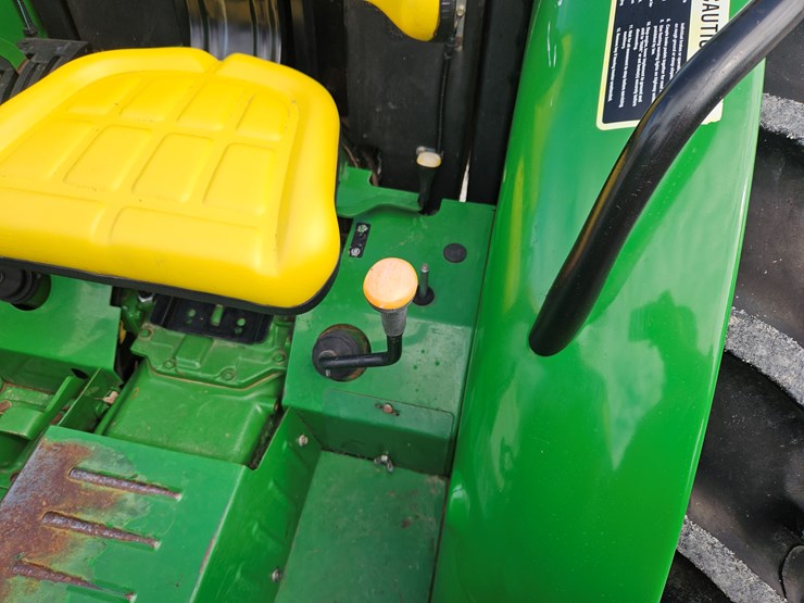 2015-john-deere-5075e-image-11