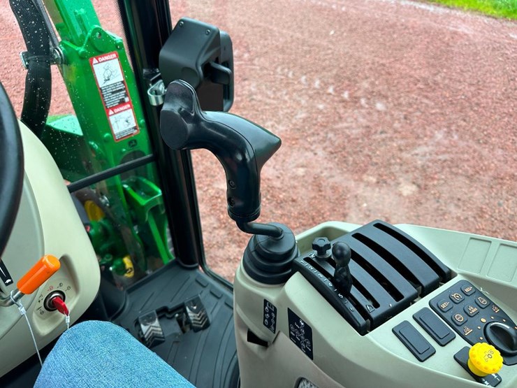 2018-john-deere-4052r-image-50