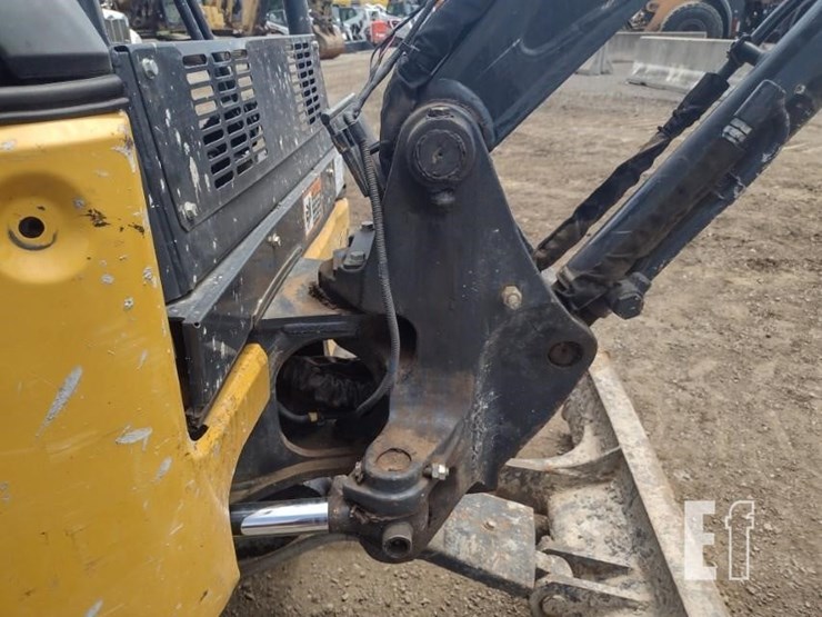 2022-deere-26g-image-23