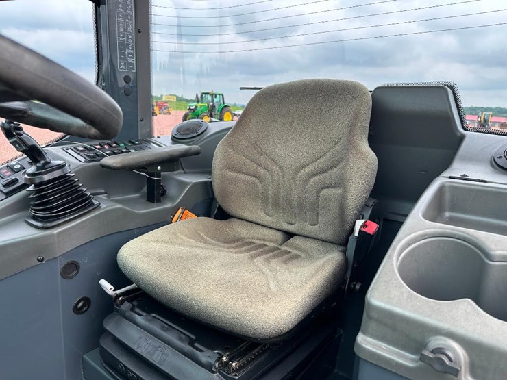 2017-deere-304l-image-53