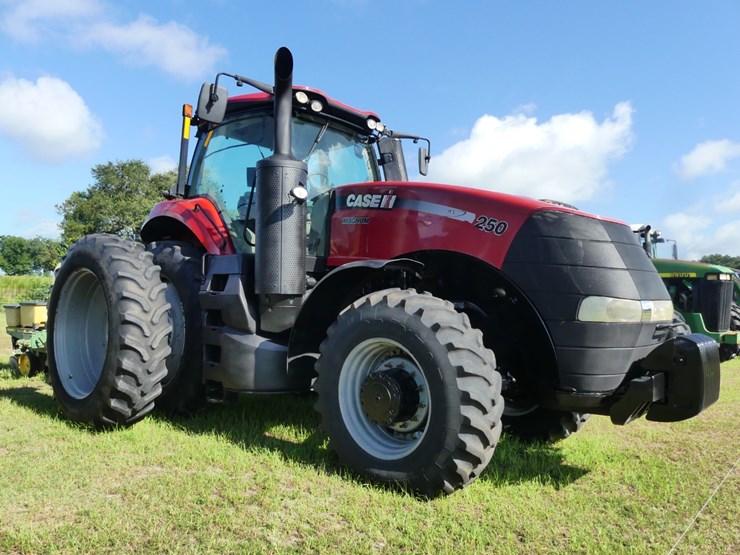 2019-case-ih-magnum-250-image-1
