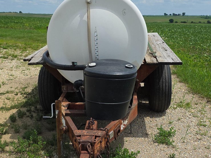 clark-equipment-1,200-gallon-t/a-nurse-tank-trailer-image-2