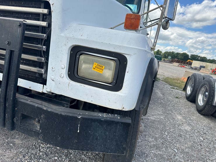 1999-mack-rd688s-image-37