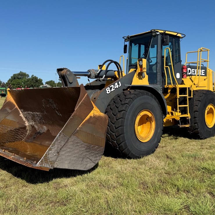 DEERE 824J