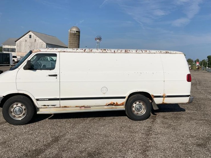 2000-dodge-ram-van-image-2