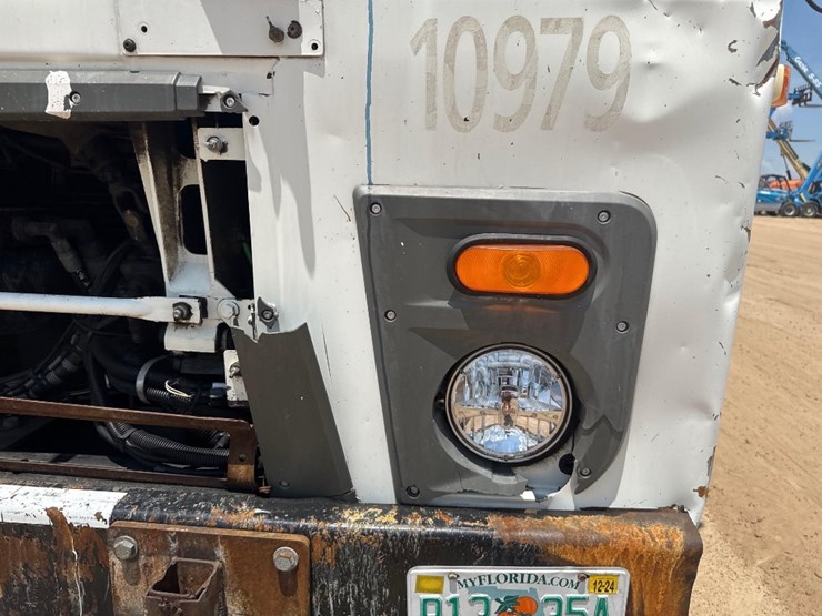 2013-mack-leu613-image-17