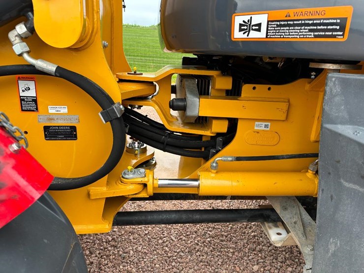 2019-deere-244l-image-26