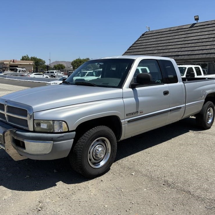 2001 DODGE 2500
