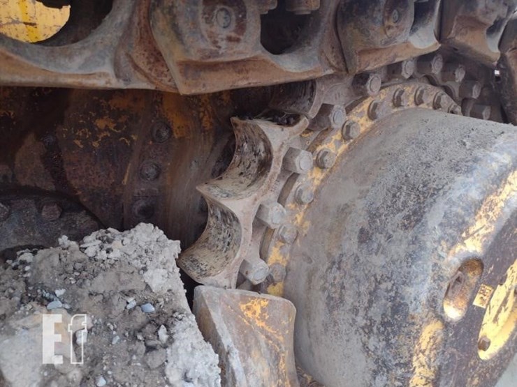 2005-komatsu-d65ex-15-image-18