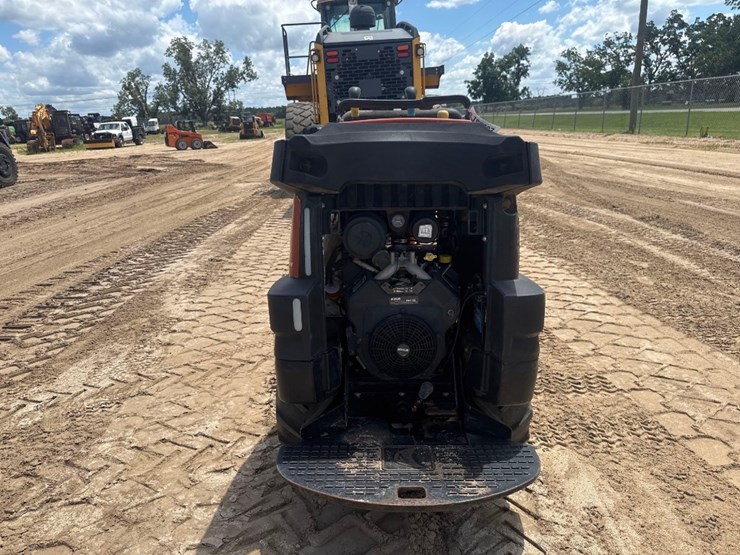 ditch-witch-r300-image-7