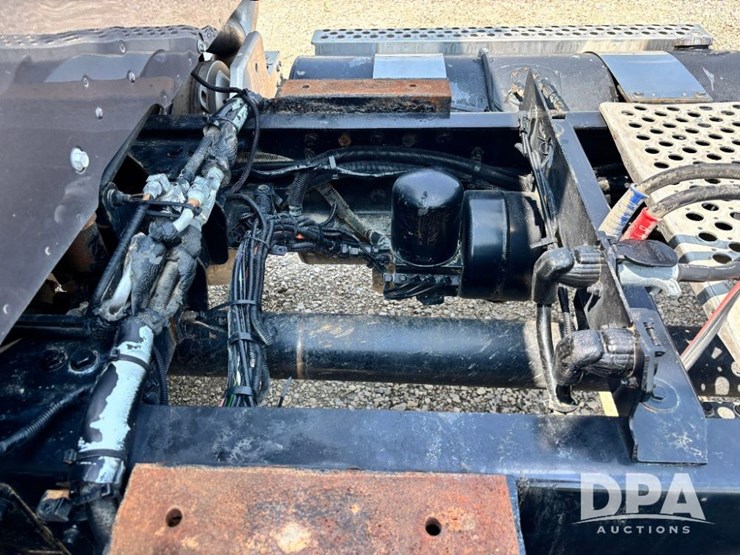 2016-kenworth-t880-image-28