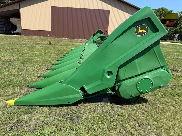 2021-john-deere-c12r-image-5