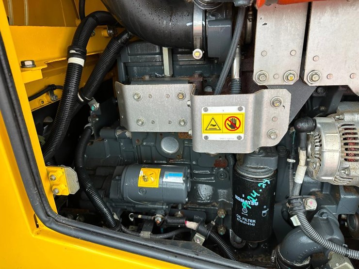 2013-komatsu-wa200pz-6-image-28
