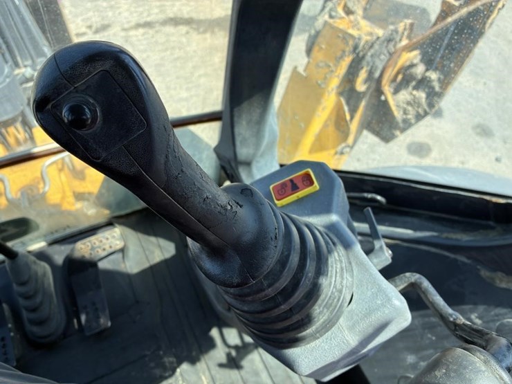 2019-deere-310l-ep-image-23