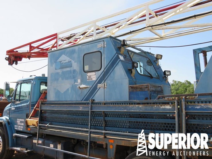 2004-freightliner-fl80-image-16