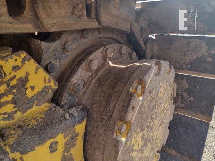 2011-komatsu-d31px-22-image-23