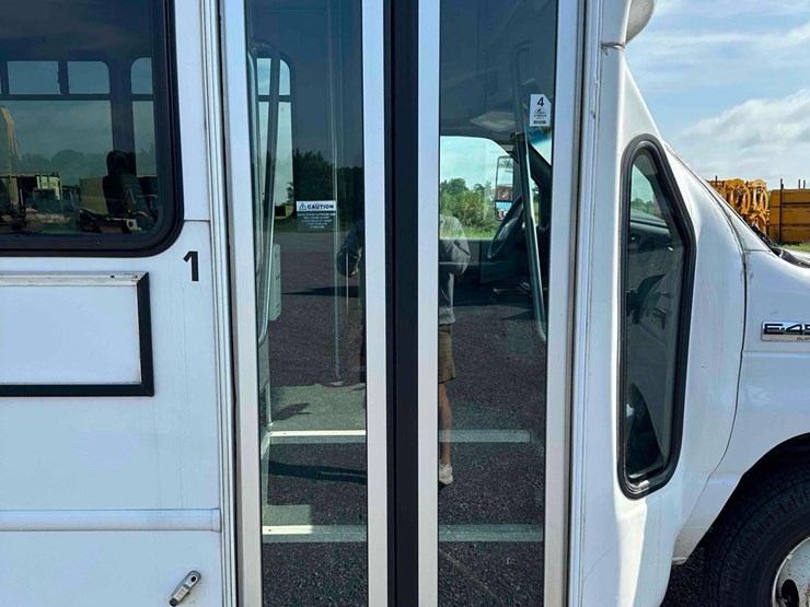 2017-ford-e450-image-7