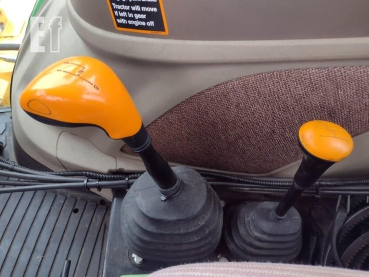 2015-john-deere-6105d-image-10