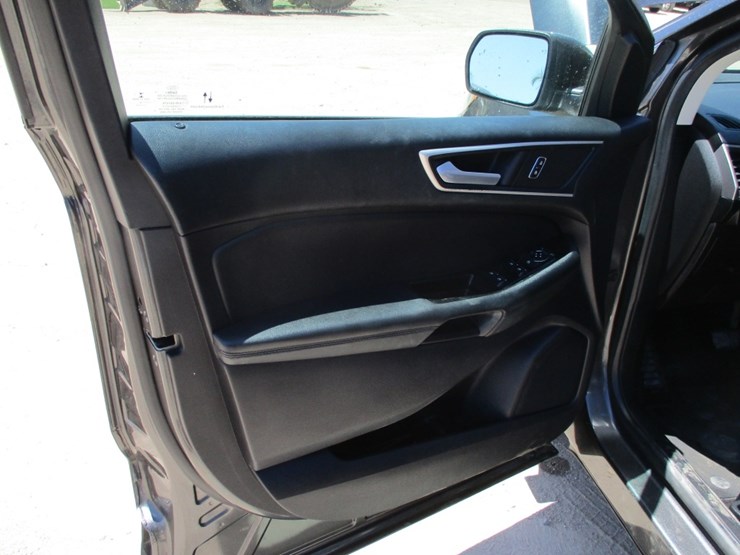 2020-ford-edge-sel-image-14