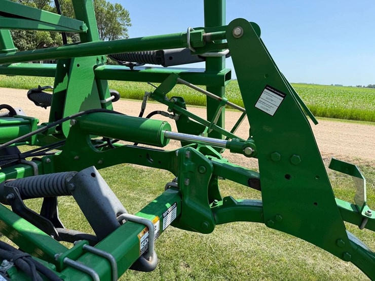 2011-john-deere-2410-image-16
