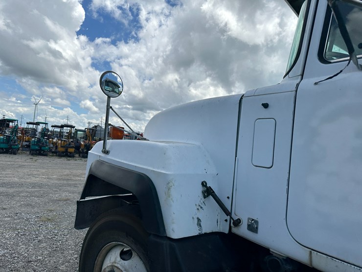1999-mack-rd688s-image-36