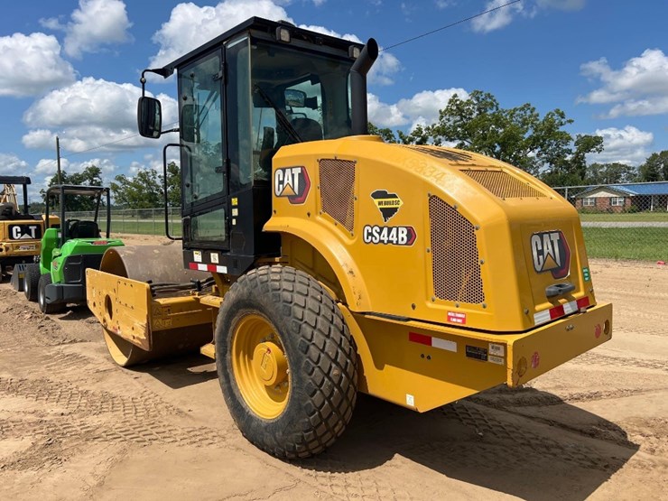 2022-caterpillar-cs44b-image-2