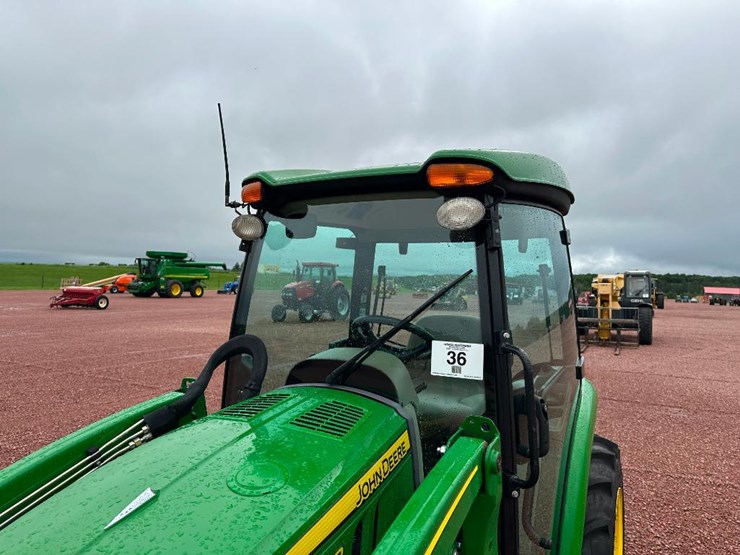 2022-john-deere-3046r-image-15