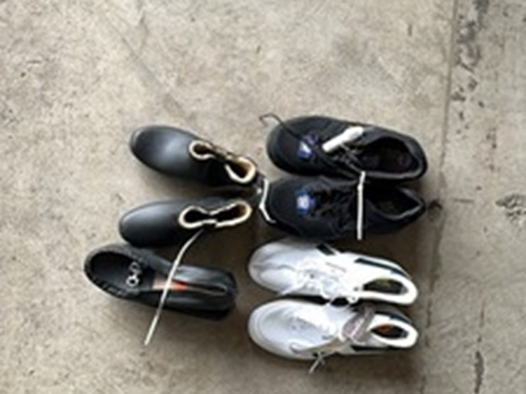 lot#-810-4-pairs-of-shoes-image-1