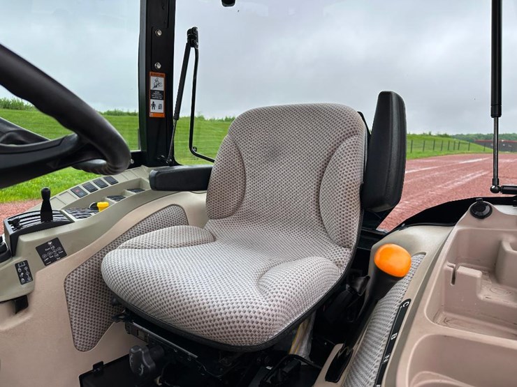 2018-john-deere-4052r-image-44