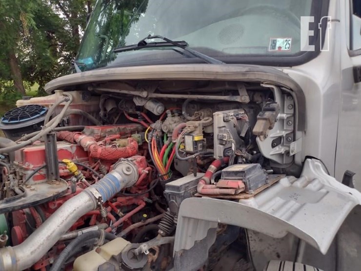 2015-freightliner-business-class-m2-106-image-20