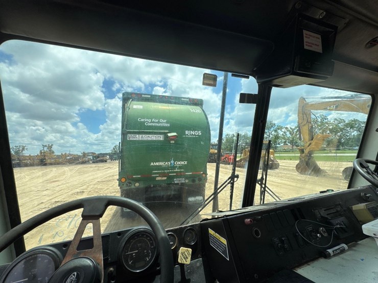 2015-mack-leu633-image-22
