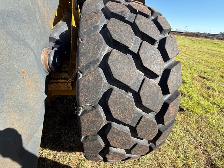 deere-824j-image-4