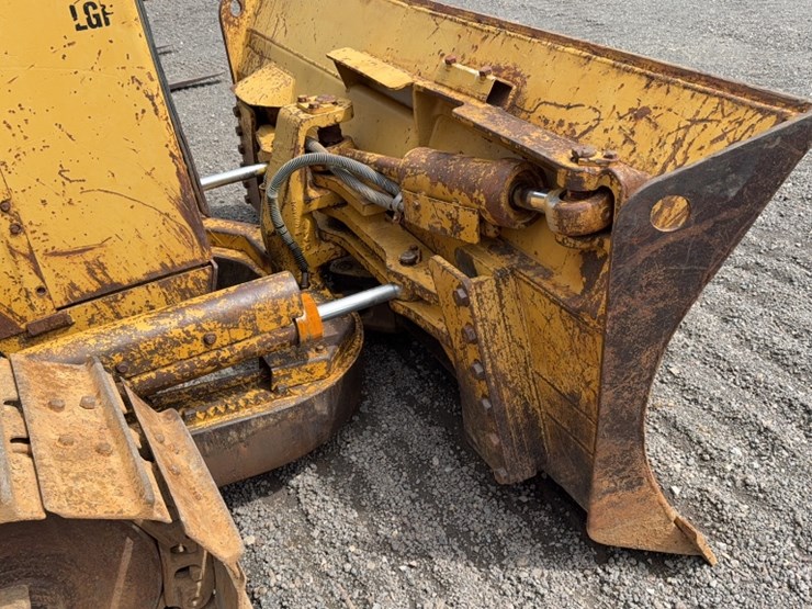 caterpillar-d4h-image-11