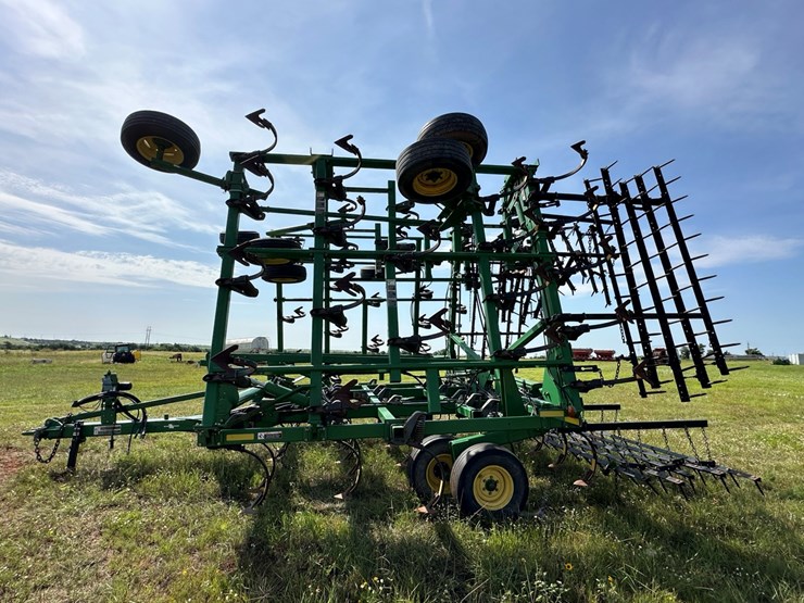 2012-john-deere-2210-image-18